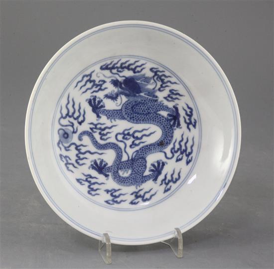 A Chinese blue and white dragon saucer dish, 19th century, 17.2cm